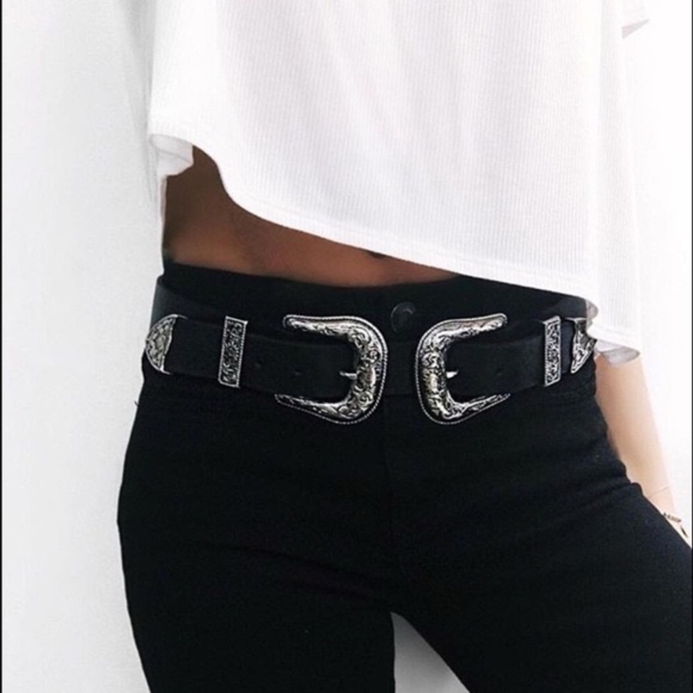 Bri Bri Waist Belt in Black & Silver
B-Low the Belt SMALL